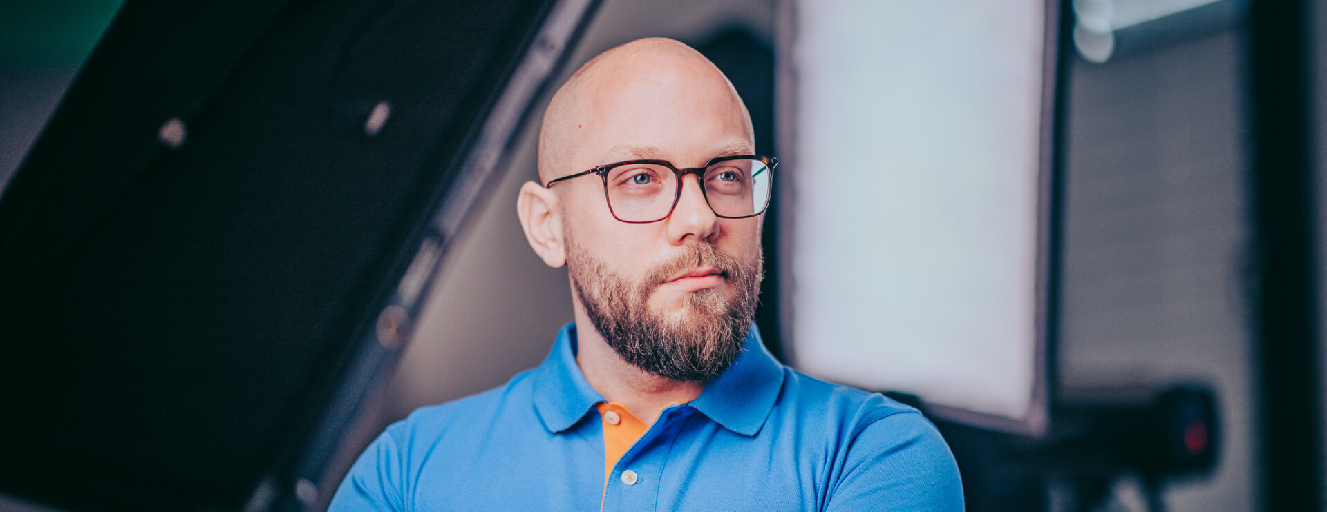 portrait von dennis micks geschäftsführer der pink fox elektrogutachter
