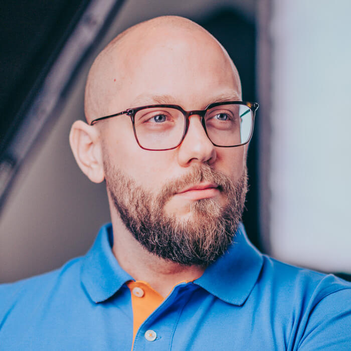 portrait von dennis micks geschäftsführer der pink fox elektrogutachter